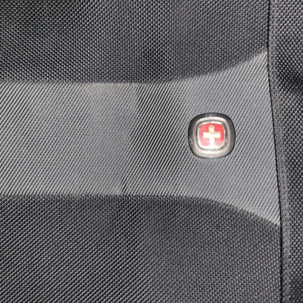 SWISS GEAR Black Laptop Messenger Bag Adjustable Strap Padded Compartment office